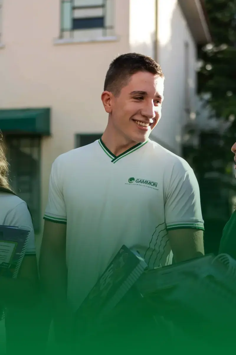 Aluno do Ensino Médio no campus